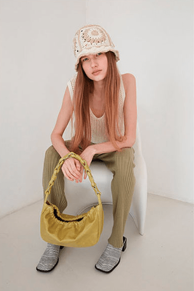 Off White Crochet Bucket Hat met Beige Bloempatroon