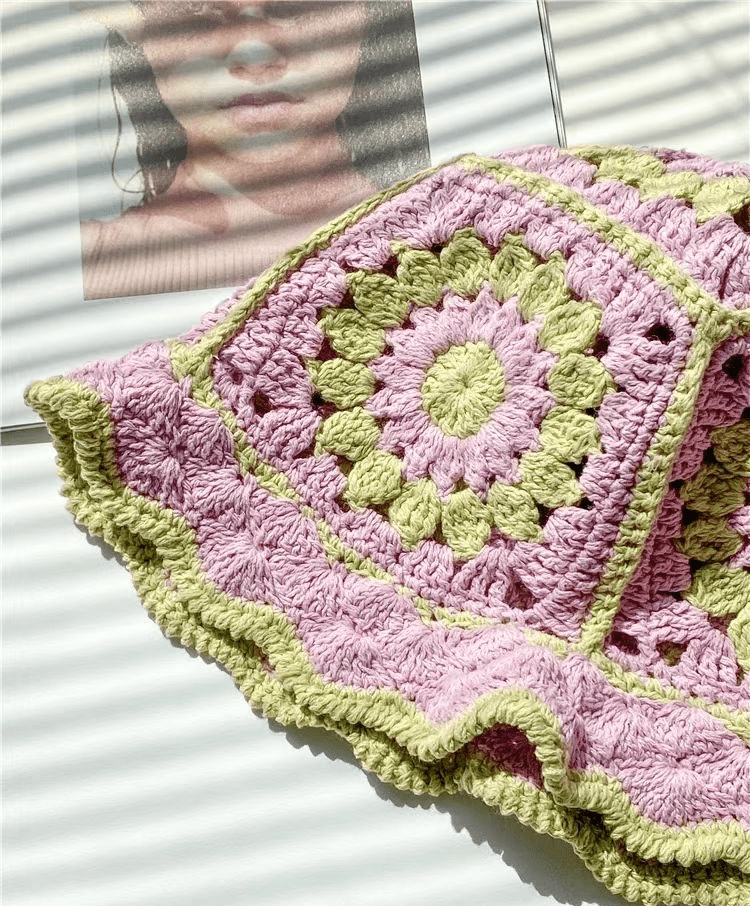 Roze Crochet Bucket Hat met Groene Bloempatroon