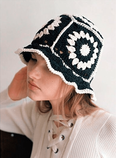 Zwarte Crochet Bucket Hat met Witte Bloempatroon